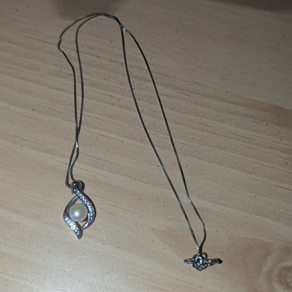 Elegant Silver Pearl Pendant Necklace